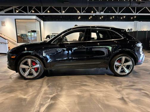 Jet Black Metallic 2024 Porsche Macan T