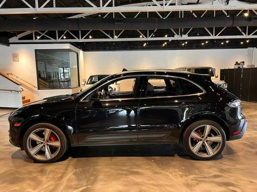 2024 Porsche Macan T