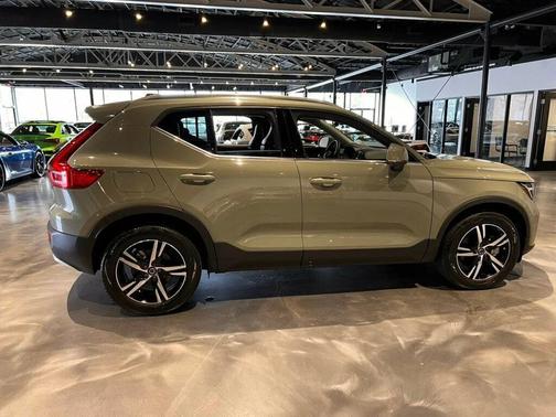 2024 Volvo XC40 B5 Core Bright Theme