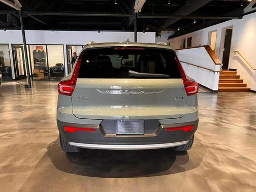 2024 Volvo XC40 B5 Core Bright Theme