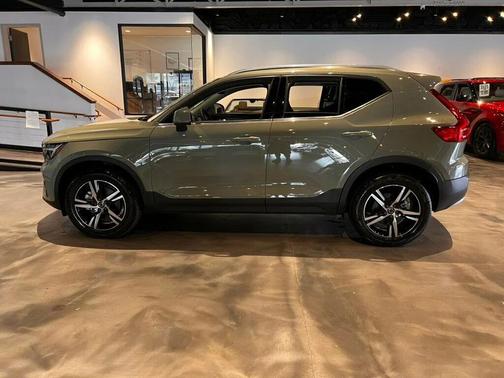 2024 Volvo XC40 B5 Core Bright Theme