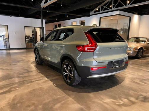 2024 Volvo XC40 B5 Core Bright Theme