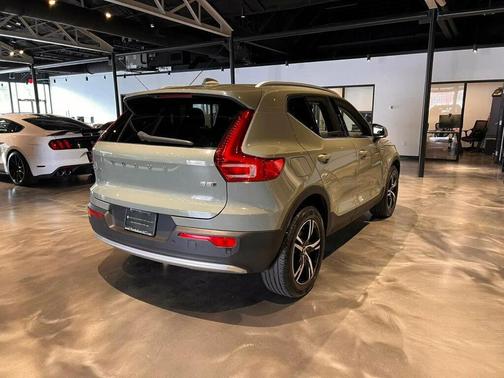2024 Volvo XC40 B5 Core Bright Theme