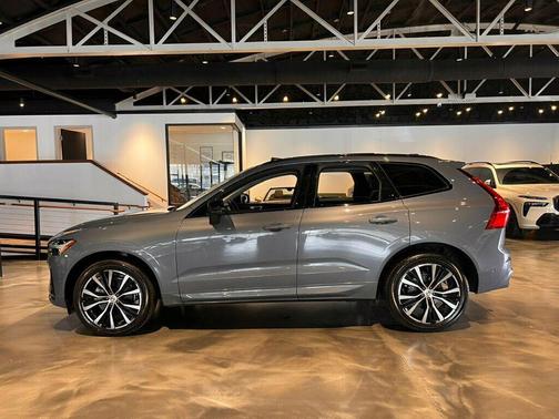 2023 Volvo XC60 B5 Plus Dark Theme