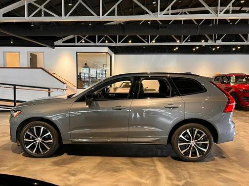 2023 Volvo XC60 B5 Plus Dark Theme