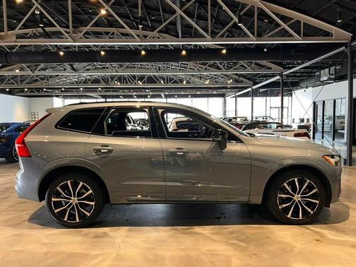 2023 Volvo XC60 B5 Plus Dark Theme