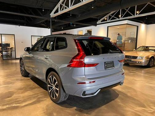2023 Volvo XC60 B5 Plus Dark Theme