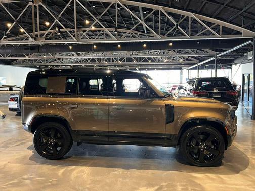 Gondwana Stone Metallic 2023 Land Rover Defender 110 X-Dynamic SE