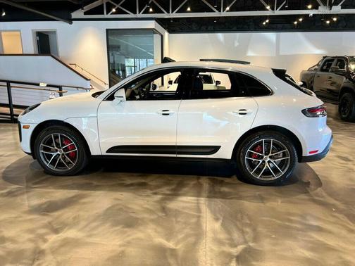 2022 Porsche Macan S