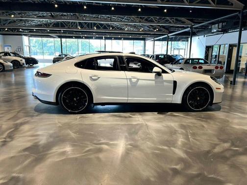 2021 Porsche Panamera 4