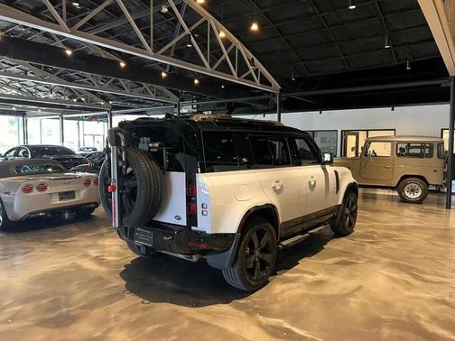 Yulong White Metallic 2022 Land Rover Defender 110 X-Dynamic HSE