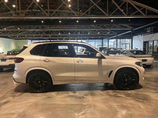 2023 BMW X5 M50i