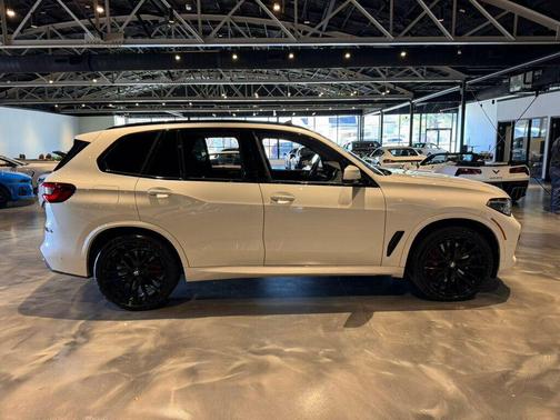 2023 BMW X5 M50i