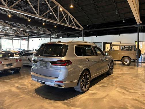 Skyscraper Grey Metallic 2023 BMW X7 xDrive40i