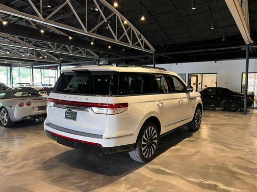 Pristine White Metallic Tri-Coat 2024 Lincoln Navigator Black Label
