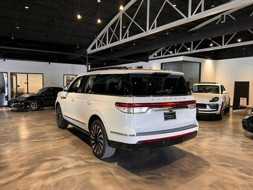 Pristine White Metallic Tri-Coat 2024 Lincoln Navigator Black Label