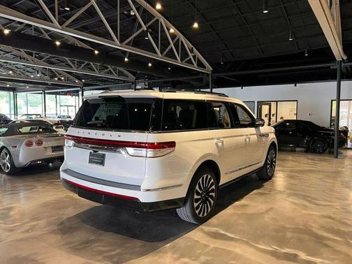 Pristine White Metallic Tri-Coat 2024 Lincoln Navigator Black Label