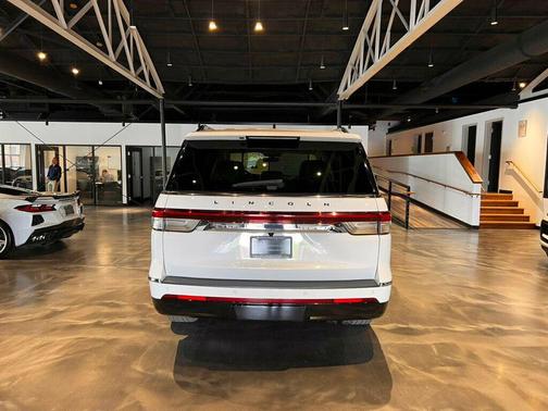 Pristine White Metallic Tri-Coat 2024 Lincoln Navigator Black Label