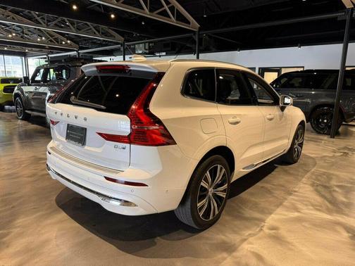 2023 Volvo XC60 B5 Plus Bright Theme