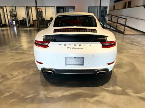 2017 Porsche 911 Carrera