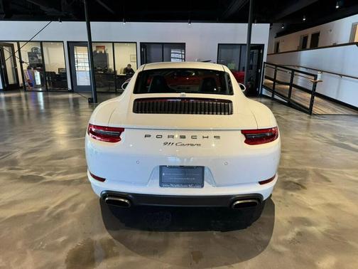 2017 Porsche 911 Carrera