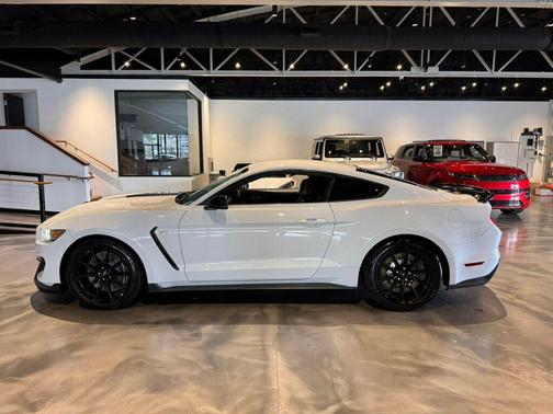 2016 Ford Shelby GT350 Base