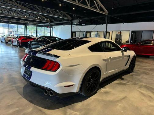 2016 Ford Shelby GT350 Base