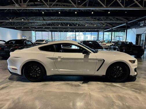 2016 Ford Shelby GT350 Base