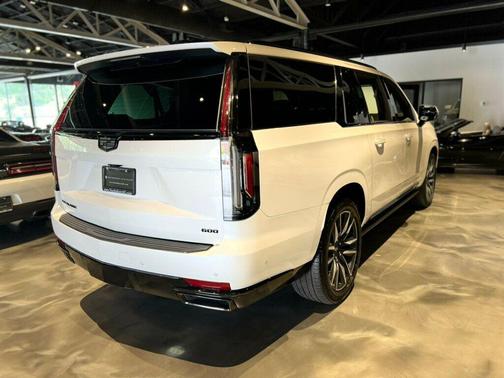2022 Cadillac Escalade ESV Sport