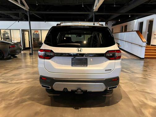 2024 Honda Pilot Touring 8-Passenger