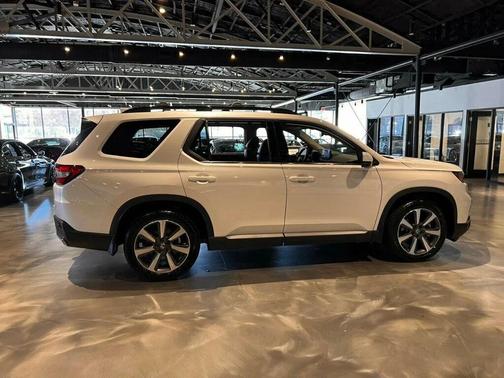 2024 Honda Pilot Touring 8-Passenger