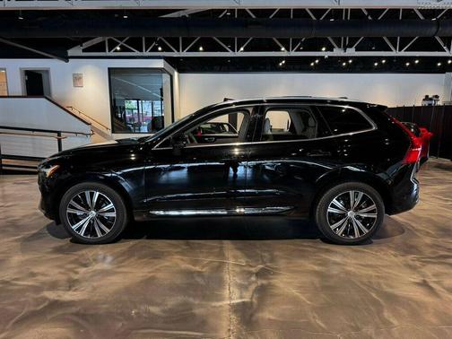 Onyx Black Metallic 2023 Volvo XC60 B5 Plus Bright Theme