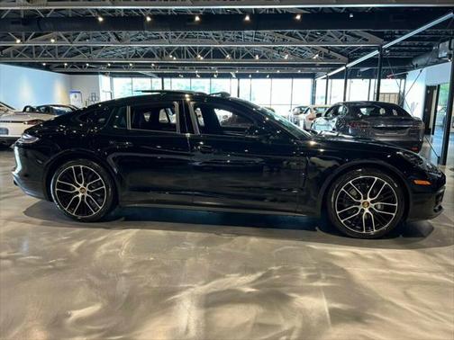 2023 Porsche Panamera Platinum Edition