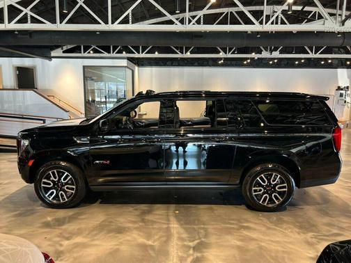 2023 GMC Yukon XL 4WD AT4