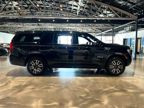 2023 GMC Yukon XL 4WD AT4