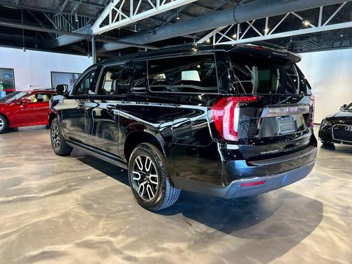 2023 GMC Yukon XL 4WD AT4