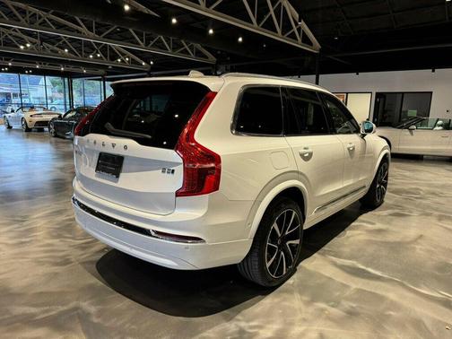 2023 Volvo XC90 B5 Plus