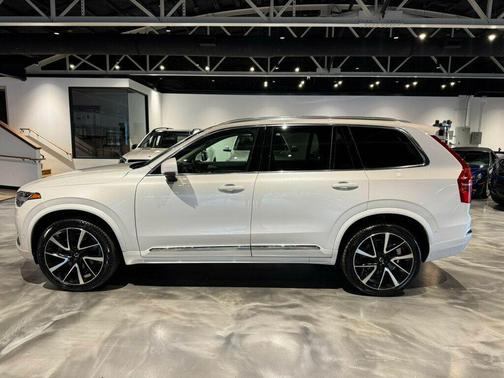 2023 Volvo XC90 B5 Plus
