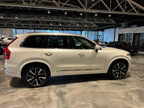 2023 Volvo XC90 B5 Plus