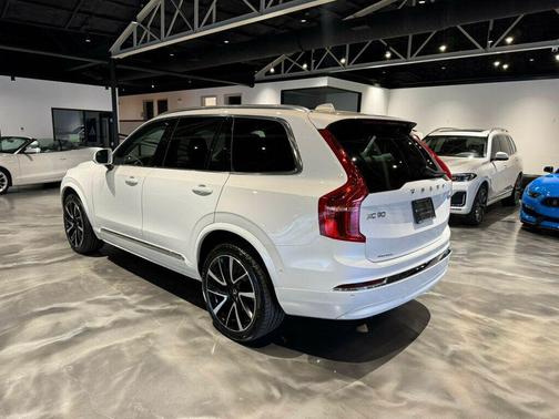 2023 Volvo XC90 B5 Plus