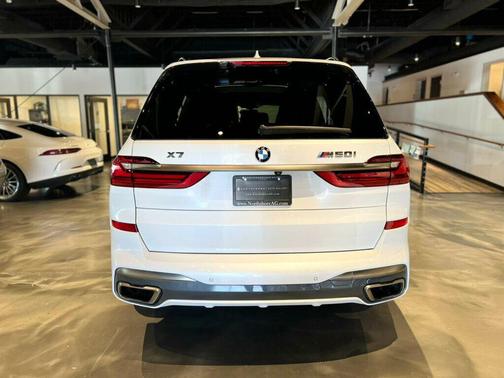 2022 BMW X7 M50i