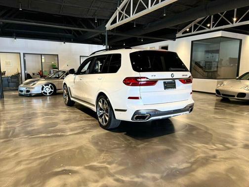 2022 BMW X7 M50i