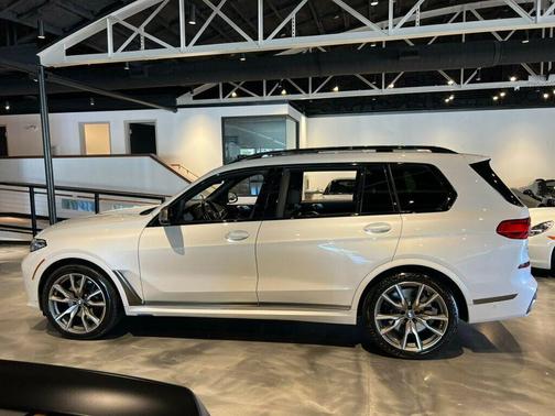 2022 BMW X7 M50i