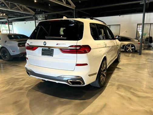 2022 BMW X7 M50i