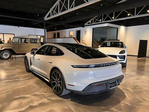 Chalk 2023 Porsche Taycan PremiumPkg/AdapAirSuspension/PSCB/21'RS SpyderDesignWheels/NAV