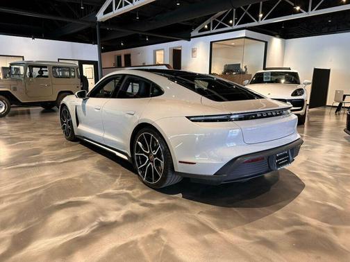 Chalk 2023 Porsche Taycan PremiumPkg/AdapAirSuspension/PSCB/21'RS SpyderDesignWheels/NAV