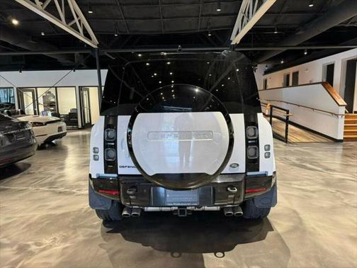2023 Land Rover Defender 110 V8