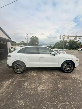 2022 Porsche Cayenne AWD/PremiumPkg/PanoRoof/ClubLeatherSeatPkg/SoftCloseDoors/NAV