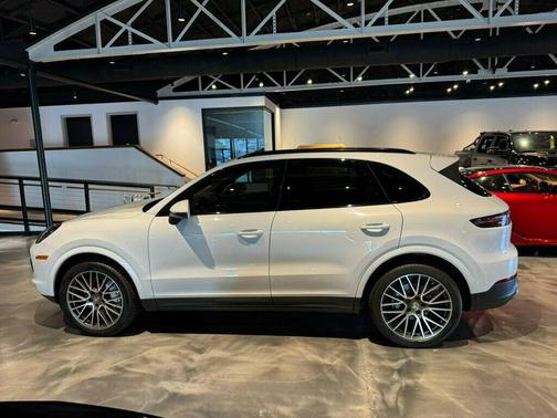 2022 Porsche Cayenne AWD/PremiumPkg/PanoRoof/ClubLeatherSeatPkg/SoftCloseDoors/NAV