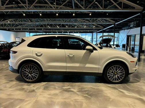 2022 Porsche Cayenne AWD/PremiumPkg/PanoRoof/ClubLeatherSeatPkg/SoftCloseDoors/NAV